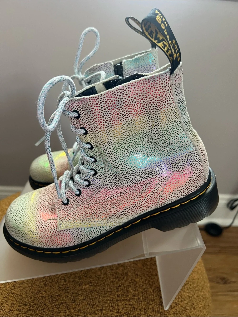 Dr. Martens lace 1460